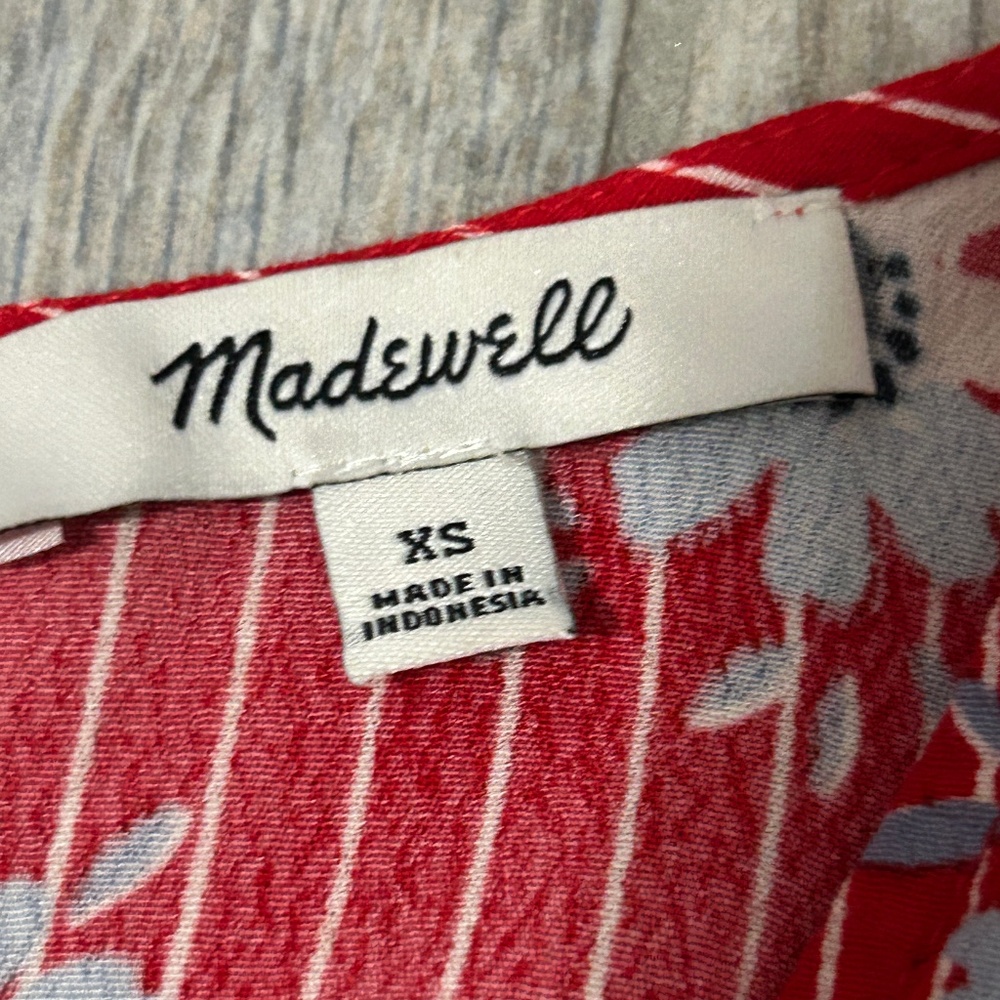 LIKE NEW! Women's Maxwell Red Floral 3/4 Top - XS - Picture 7 of 11